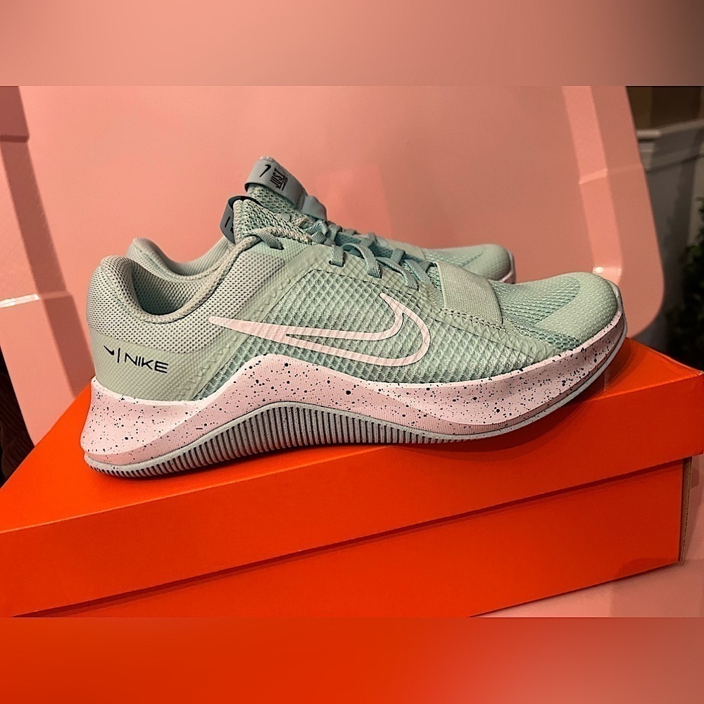NEW IN BOX Womens Nike MC Trainer 2